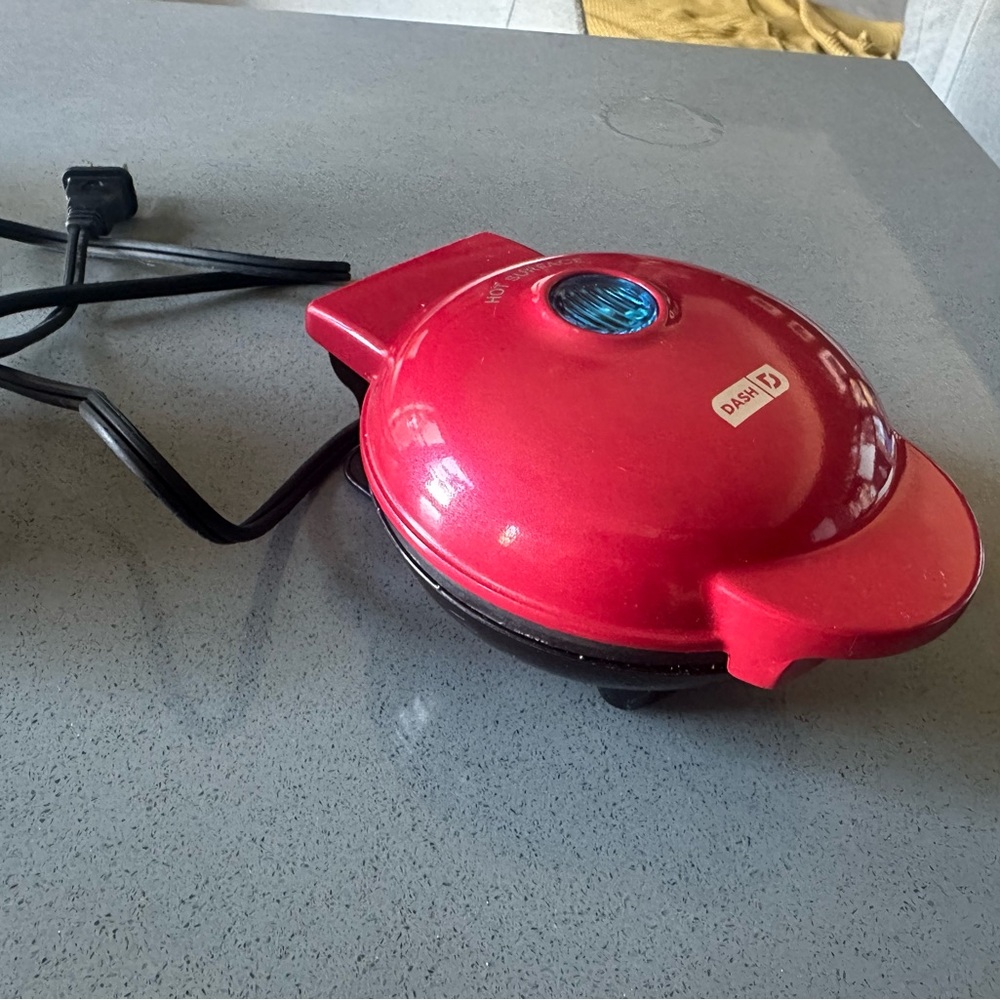 Target “Dash” Pizelle (mini waffle) maker